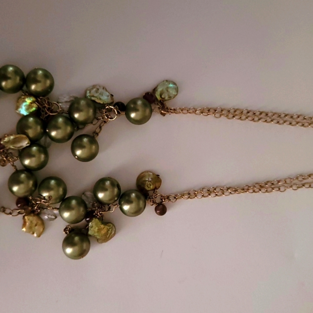 Necklace done in green pearls and genuine fresh water pearls.
